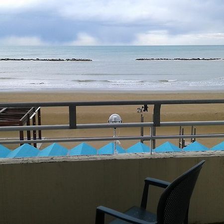 Hotel Flying Pesaro Exterior foto