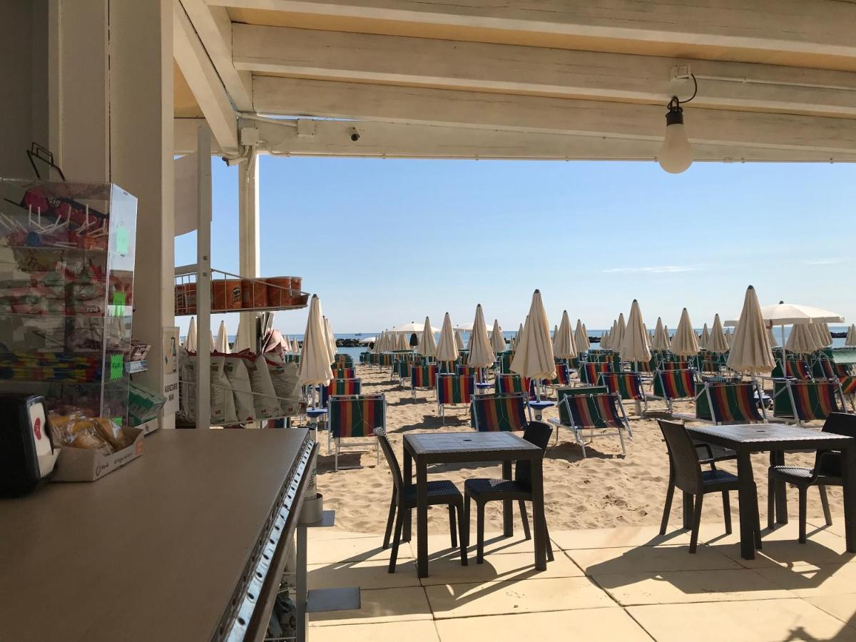 Hotel Flying Pesaro Exterior foto