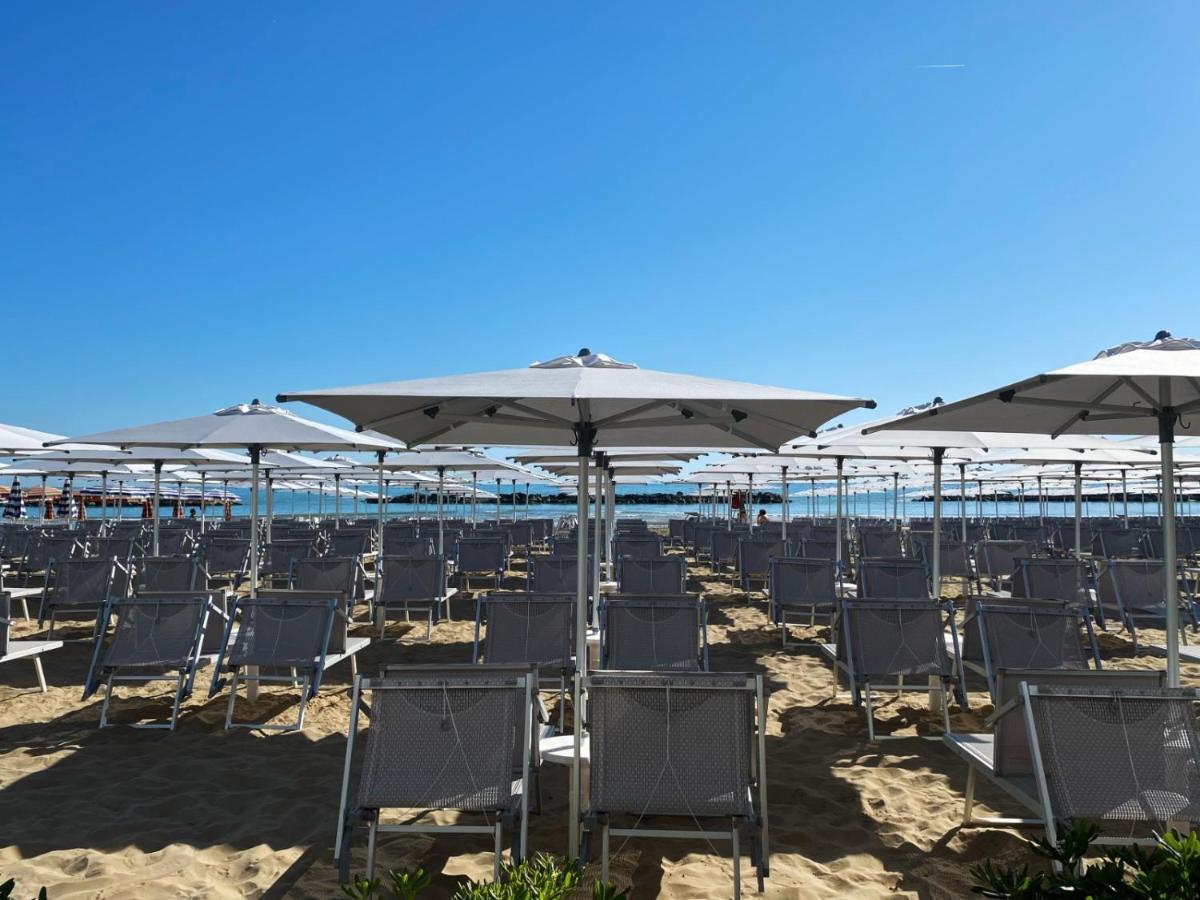 Hotel Flying Pesaro Exterior foto