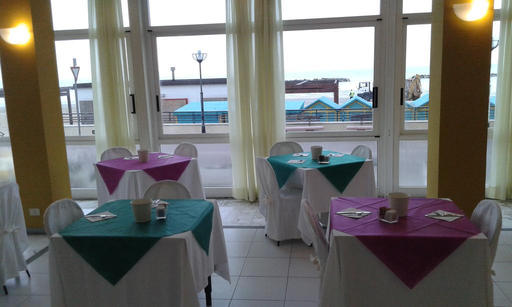 Hotel Flying Pesaro Exterior foto